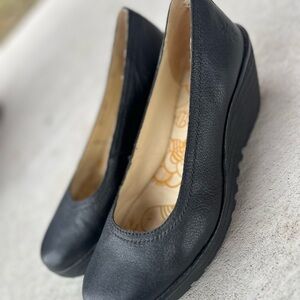 Fly London Women's Yoni 171 Wedge Leather Pump, Size 11, EU size 42
